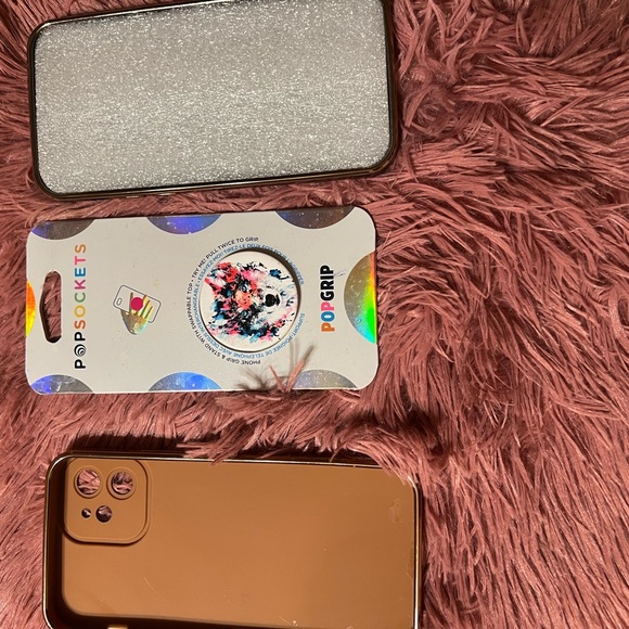 IPhone 13 Cell phone cases with a pop sock grip. Bundle deal - Picture 3 of 4